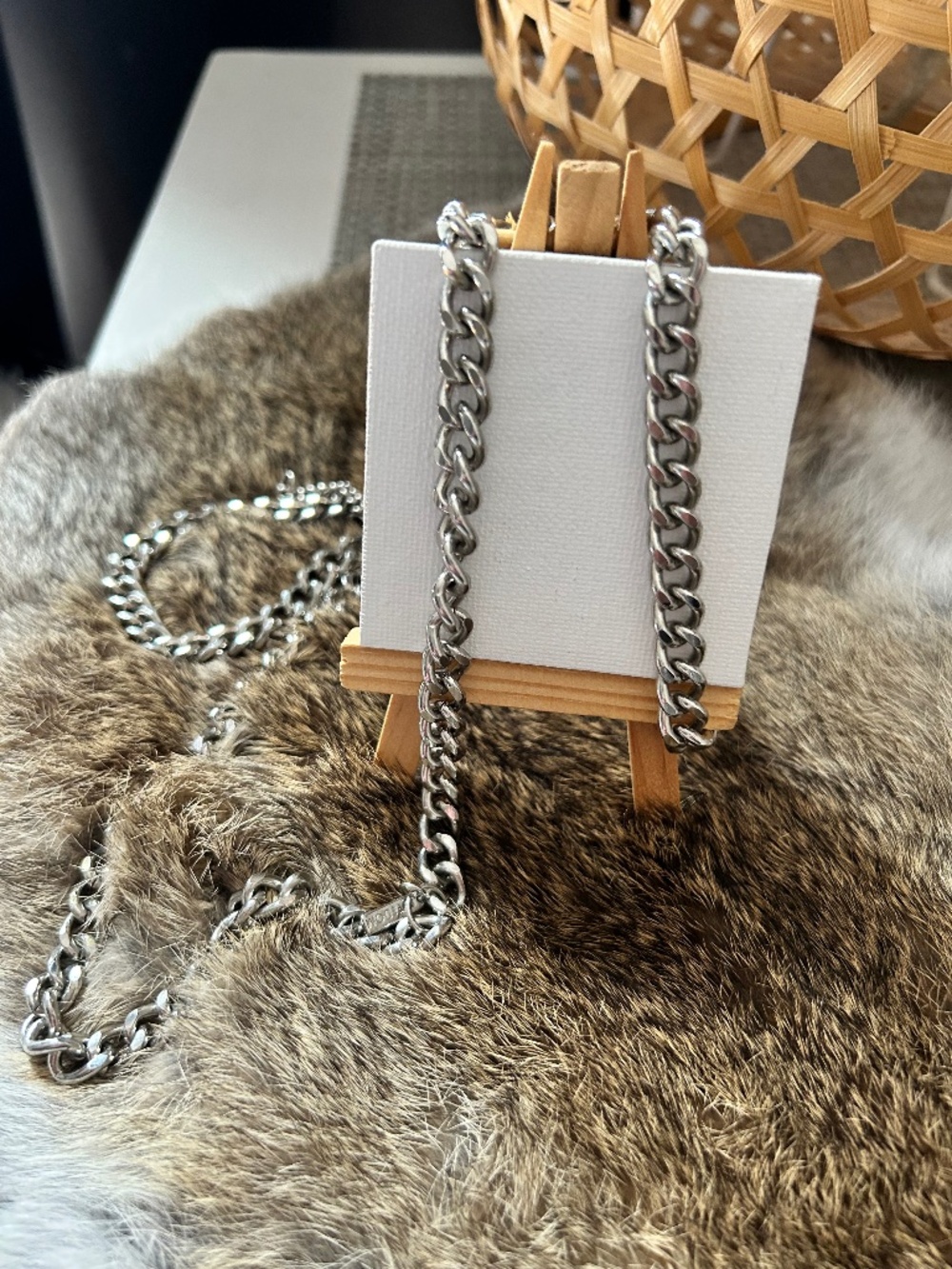 Heavy silver chain 32"
